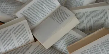 Menulis sastra itu menyenangkan, tetapi menjadikannya sumber penghidupan adalah cerita yang berbeda Mojok.co