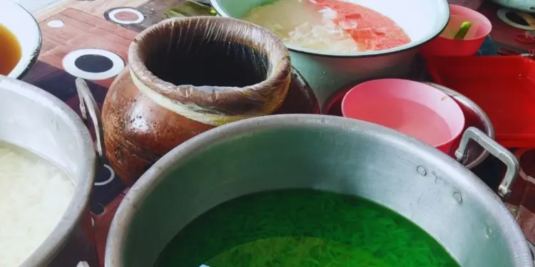 Jelajah kuliner Pasar Gedhe Klaten: pengalaman menikmati segarnya dawet uyup, nikmatnya soto bening, hingga western food kaki lima Mojok.co