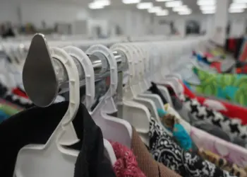 Larang thrifting boleh saja, asal baju lokal harganya nggak bikin puasa seminggu