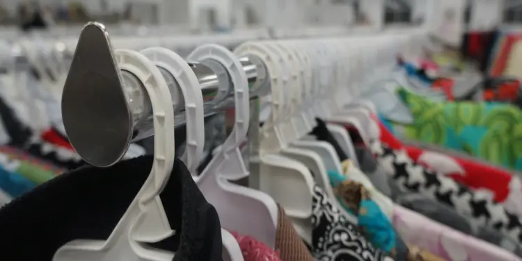 Larang thrifting boleh saja, asal baju lokal harganya nggak bikin puasa seminggu