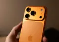 iPhone HP bapak-bapak? Bapak-bapak nggak mampu beli iPhone! (Unsplash)