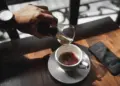 Daerah Ngagel penuh coffee shop, menunjukkan minimnya ruang publik di Surabaya