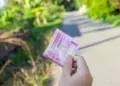 Kalau kamu pekerja dengan gaji UMK dua juta rupiah, masa depan cerah itu hanyalah bualan sampah