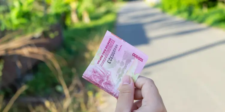 Kalau kamu pekerja dengan gaji UMK dua juta rupiah, masa depan cerah itu hanyalah bualan sampah