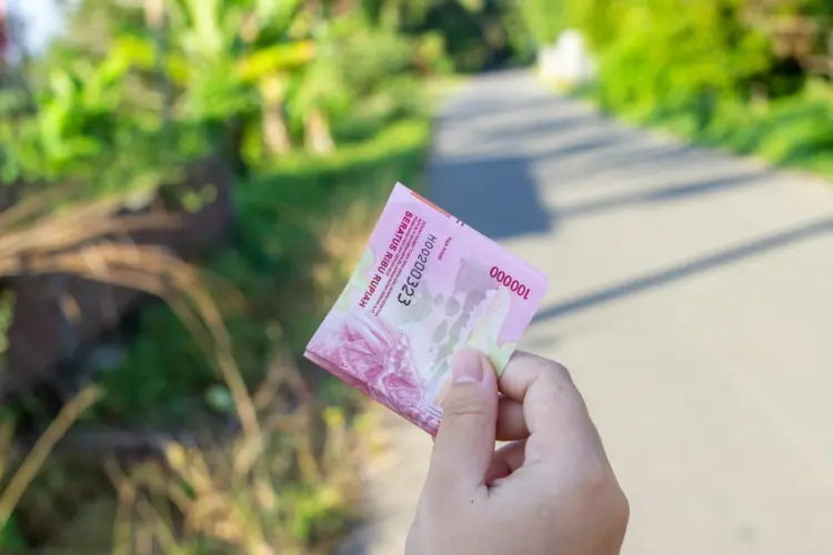 Kalau kamu pekerja dengan gaji UMK dua juta rupiah, masa depan cerah itu hanyalah bualan sampah