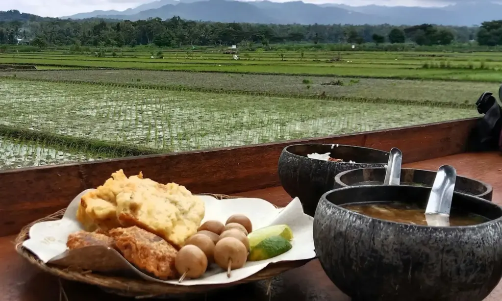 Gara-gara orang Jogja, orang Malang jadi terbiasa sarapan soto (Unsplash)