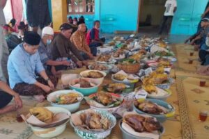 Pikir dua kali sebelum bagi-bagi nasi berkat setelah tahlilan karena repot dan rawan mubazir Mojok.co