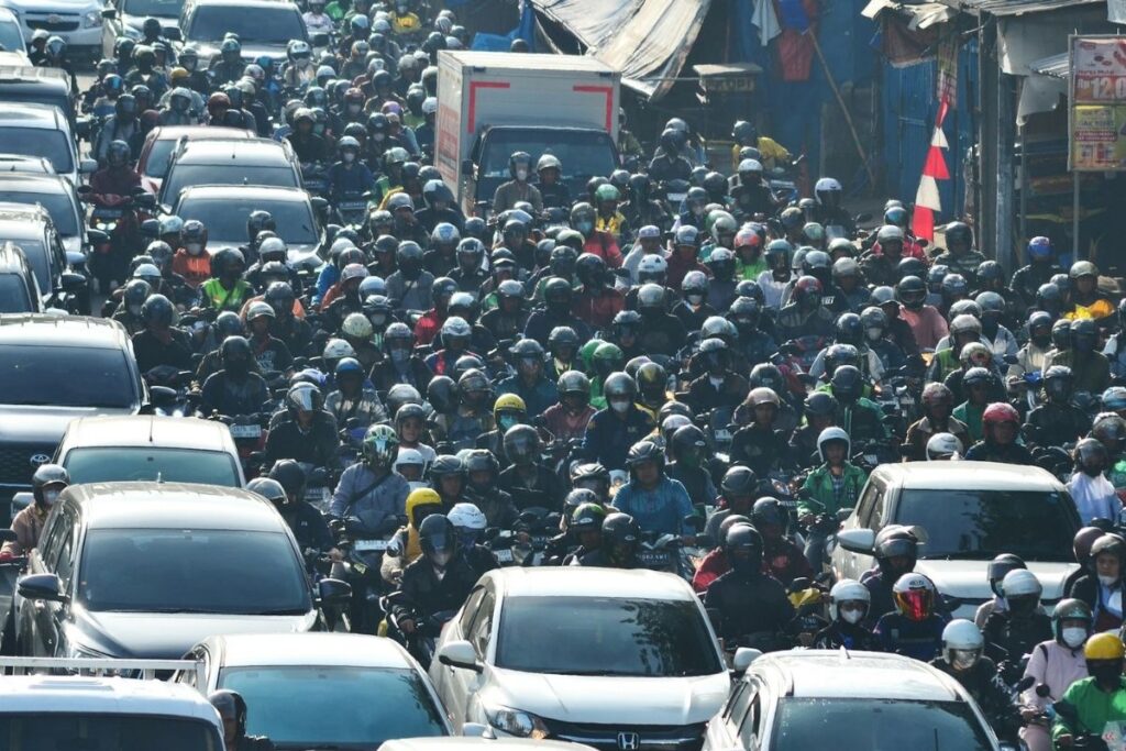 Muak dicap hama jalanan hanya karena saya naik kendaraan plat K Mojok.co