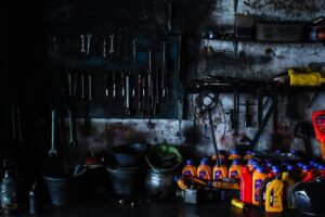 Pengalaman kerja di bengkel bus membuat saya melihat bus di jalanan dengan cara yang berbeda Mojok.co