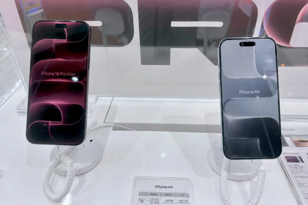 iPhone 18 itu pilihan orang bodoh, mending pilih Android saja (Wikimedia Commons)