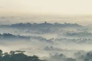 Alasan saya, warga Klaten yang memilih kuliah di Magelang, bukan Jogja atau Solo, pilihan utama warga Kota Bersinar