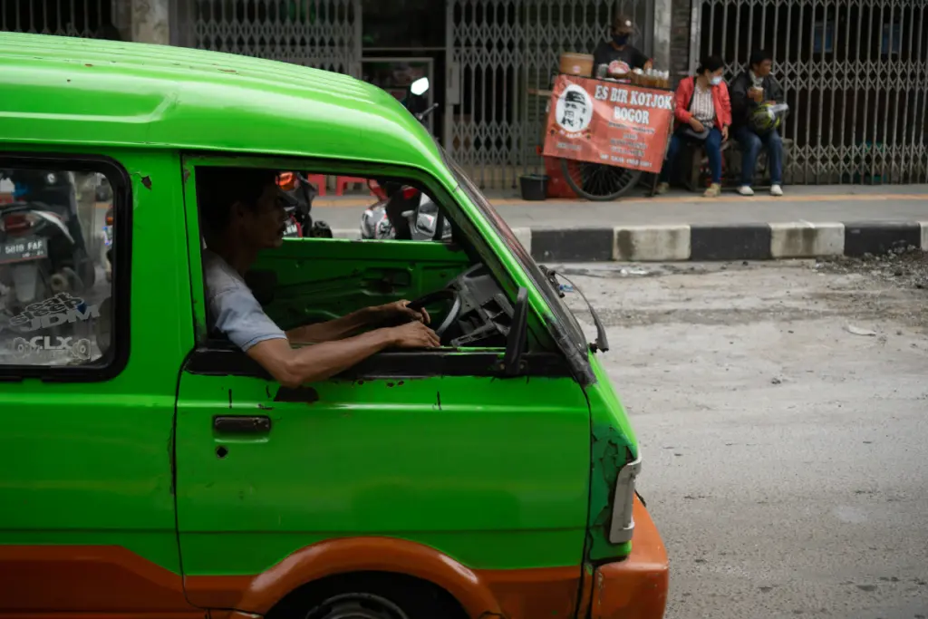 Angkot Medan ugal-ugalan bak raja jalanan tanpa mahkota (Unsplash)