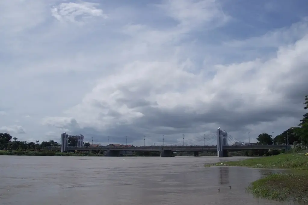 Belum genap setahun, ornamen Jembatan Brawijaya Kediri sudah rusak: proyek sulapan atau kelalaian?