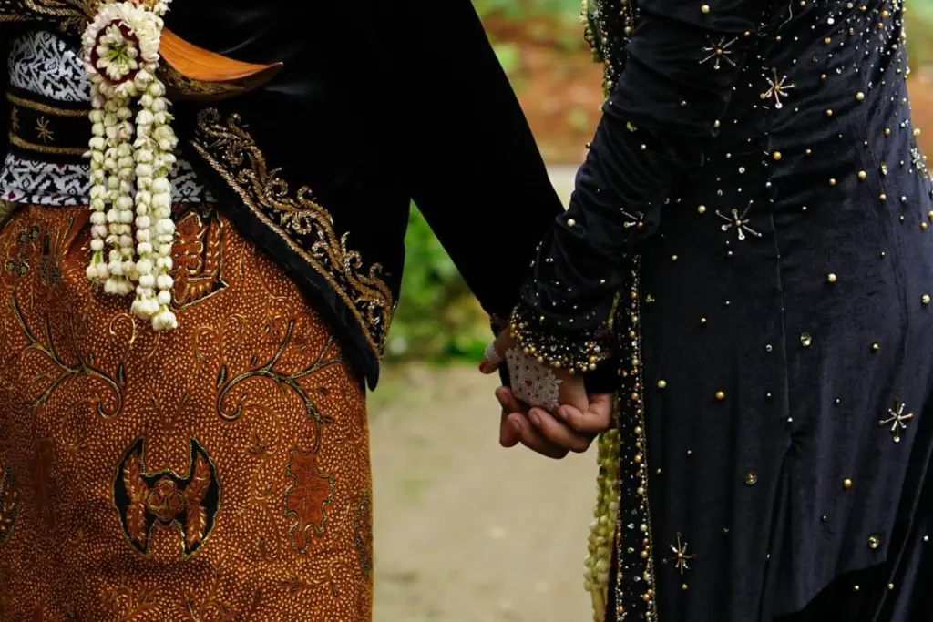 Piring terbang, istilah di hajatan Jawa Tengah yang masih membingungkan bagi orang luar Mojok.co