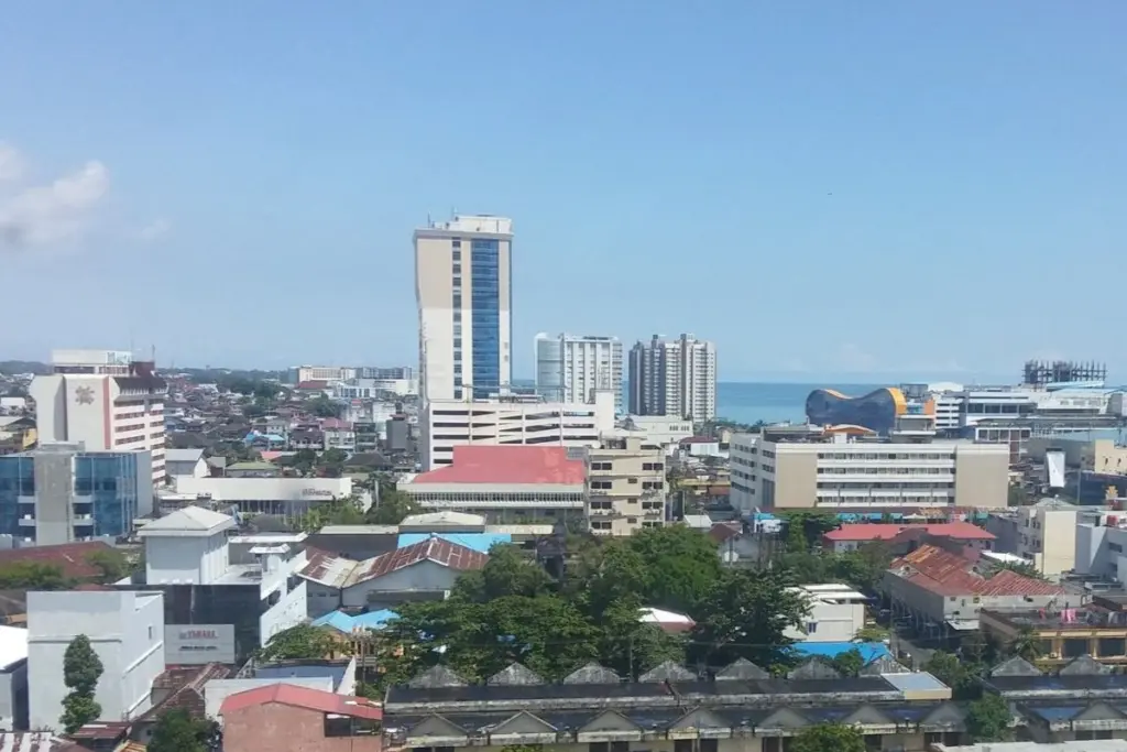 Pengalaman tinggal di Balikpapan, kebutuhan dasar terasa seperti barang mewah Mojok.co