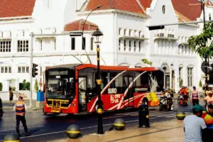 Surabaya mengajarkan saya cara berdamai dengan jalanan ruwet dan pengendara yang semrawut Mojok.co