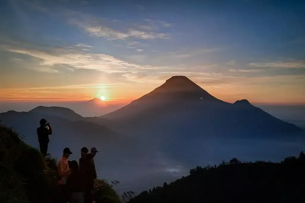 Bukit Sikunir, tempat menikmati sunrise yang paling indah dan ramah pemula