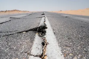 Kecamatan Brondong punya jalan raya paling remuk di Lamongan, padahal setoran PAD gede, kok diperlakukan begini?