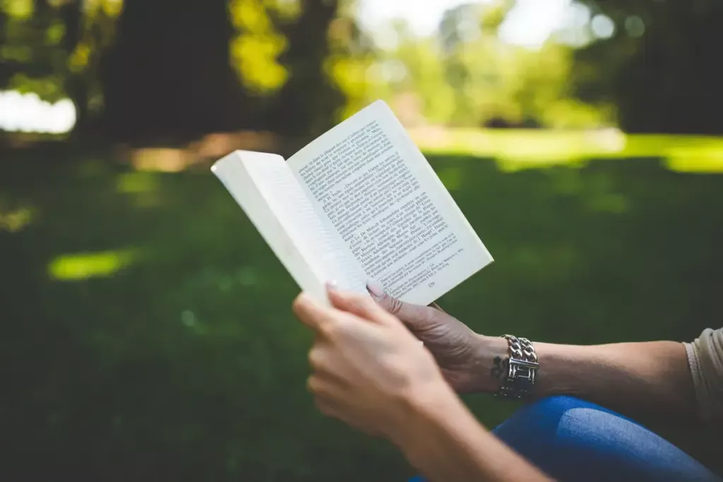 Joki baca buku: kalau otak bisa disewa, kenapa harus pusing sendiri?