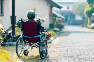Nenek saya mengidap Alzheimer, dan inilah yang keluarga saya rasakan saat merawatnya