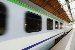 Alasan saya sebagai perantau tetap pilih kereta api dibandingkan travel mobil buat pulang kampung sampai rela war tiket saat momen liburan
