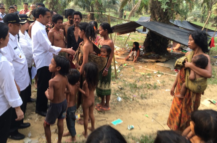 Karena Nasib Suku Anak Dalam Tidak Lebih Penting dari Foto Jokowi