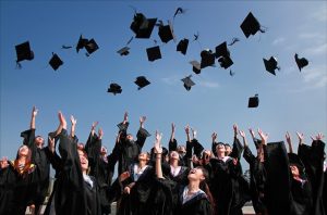 Kesaksian Mahasiswa Tua yang Belum Lulus Juga