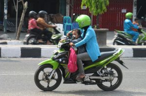 Emak-Emak Sang Raja Jalanan