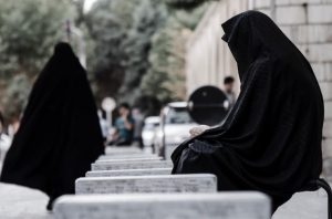 Haruskah Aku Menjadi Muslimah Bercadar?