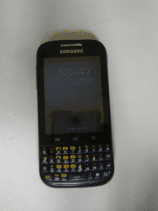 Penampakan Samsung Galaxy Chat GT-B5330 yang huruf W-nya sudah copot.