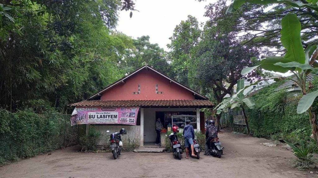 bu lasiyem, kisah rumah yang nyempil sendirian di halaman hotel hyatt jogja mojok.co