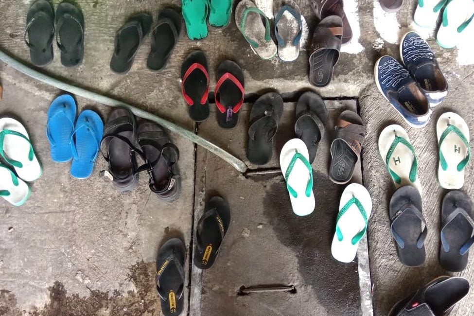 Sandal hilang di masjid