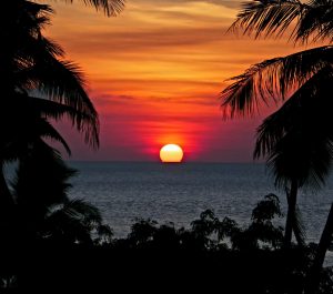 Sunset di Pulau Tomia, Wakatobi. Foto oleh Niels van Atlena/Unsplash.com