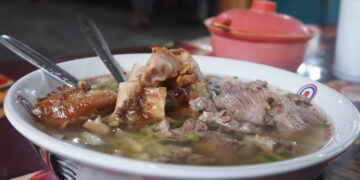 Soto Daging Sapi Pak Sabar yang Cocok Disantap Saat Hujan