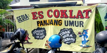 Dua Warung Es Cokelat di Surabaya, Cuma Punya Satu Menu Sejak 1950