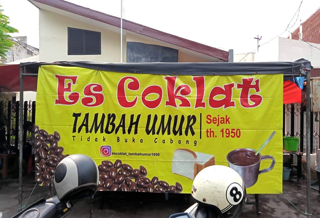 Dua Warung Es Cokelat di Surabaya, Cuma Punya Satu Menu Sejak 1950