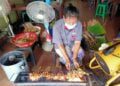 Sate Kelopo Ondomohen Surabaya, Sejak 1945 dan Alasan Semua Karyawannya Perempuan