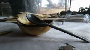 Mangkok dan sendok dari tanduk kerbau Mojok.co