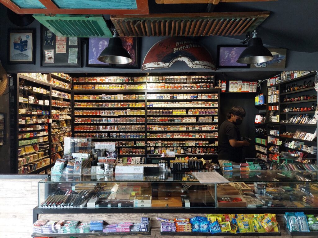 Etalase Tobeko Cigarettes Shop mojok.co