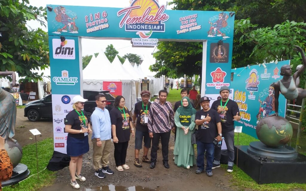 Memaknai Cinta dalam Selinting Tembakau