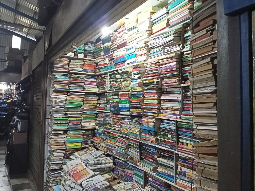 kios buku pak min mojok.co