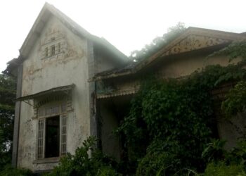 Bangunan Tua di Lemahbangdewo tempat Perempuan Tanah Jahaham