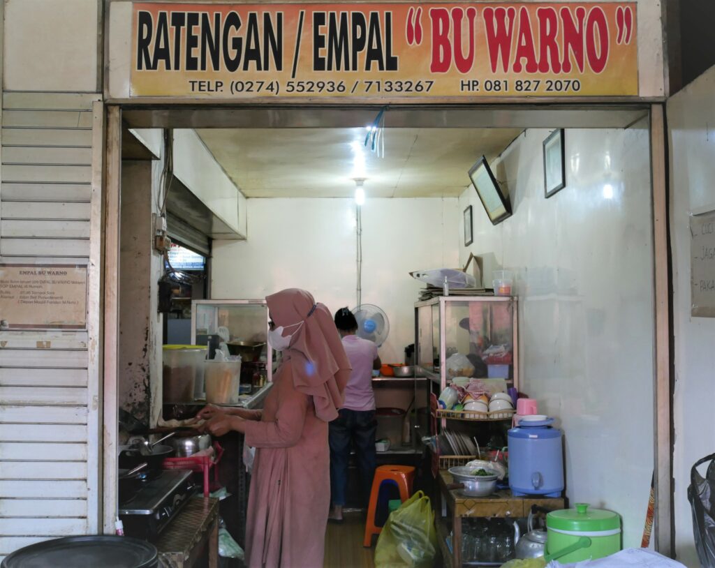 empal bu warno mojok.co