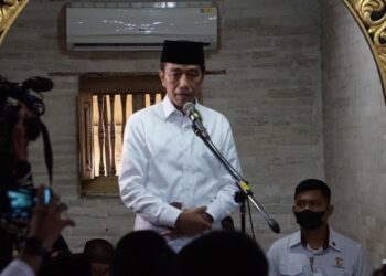 Presiden Jokowi memberikan sambutan pada saat melayat almarhum Buya Syafii Maarif di Masjid Gede Kauman, Jumat (27/05/2022).