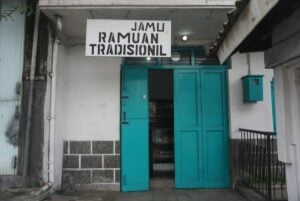 toko jamu Koh Hin Muslim Tionghoa Temanggung