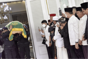 Suasana Haru dan Doa di Sepanjang Rute Perjalanan Pemakaman Eril