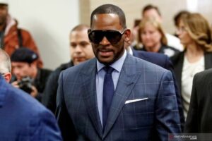 Penyanyi R. Kelly Dihukum 30 Tahun Penjara Atas Sejumlah Kasus Kekerasan Seksual
