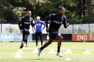Tyrell Malacia Resmi ke MU, Target Selanjutnya Lisandro Martinez