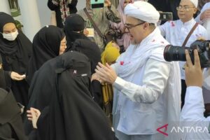 Rizieq Shihab Bebas dari Rutan Bareskrim, Disambut Keluarga di Petamburan