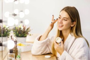 Skincare yang Penting Buat Kalangan Umur 20-an Menurut Praktisi Kecantikan